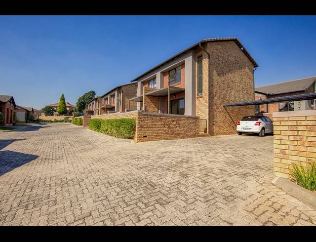 2 BEDROOM DUPLEX RENTED IN WILGEHEUWEL